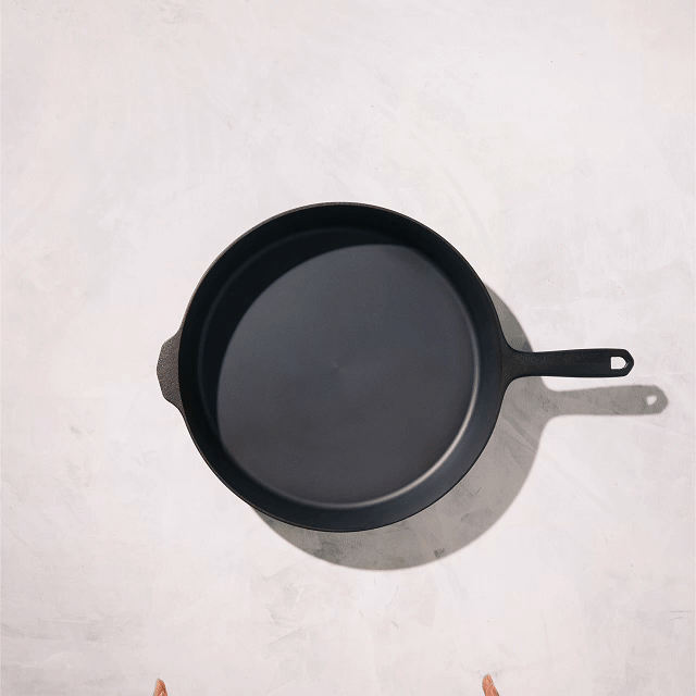 Field Company No.12, 13 ⅜-Inches Cast Iron Skillet