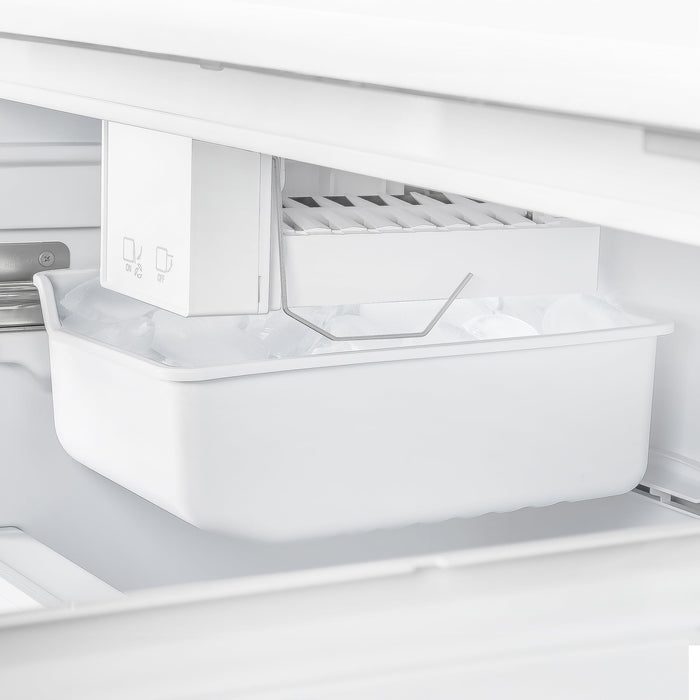FORNO Espresso Gallipoli 30" 17.5 Cu. Ft. Refrigerator with Ice Maker in White with Silver Handles, FFFFD1974-31WHT