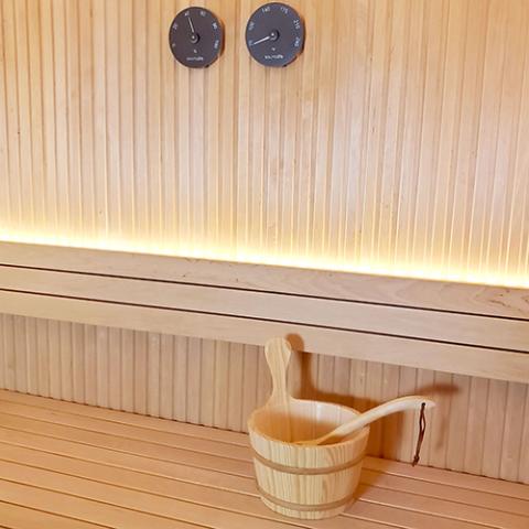 SaunaLife Wooden 1-Gallon Sauna Bucket, Wood Ladle, Thermometer, Hygrometer | Sauna Accessory Package